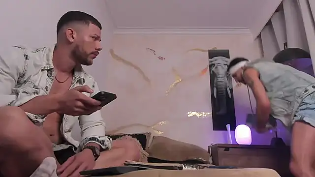 enzo herrera01 online show from December 20, 2025, 1:19 am