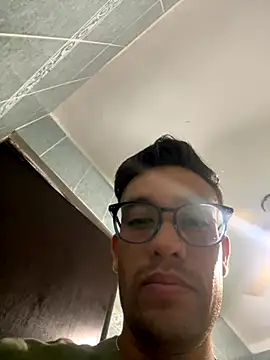 Magicerosxx69 online show from November 3, 2025, 7:46 am