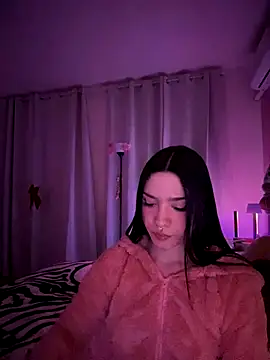 ShannonShanny online show from December 15, 2025, 7:52 pm