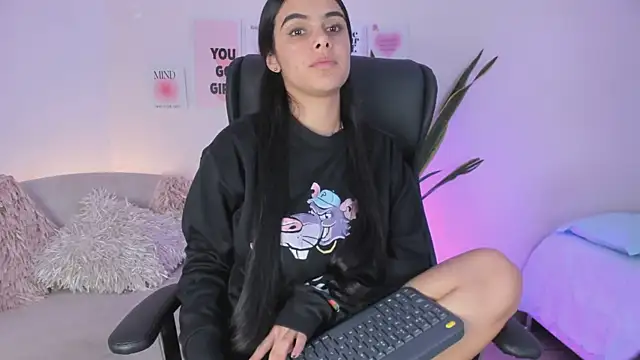 Snapshot of ChloeHarper_ chatting on March 4, 2025, 5:24 pm ChloeHarper online show from March 4, 2025, 5:24 pm