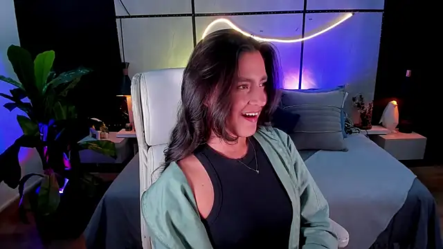 Gia Mazzon online show from October 17, 2025, 3:58 pm