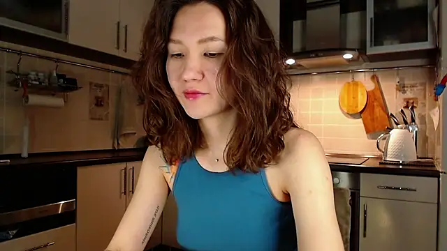 Kelly Yon online show from December 14, 2024, 9:02 pm