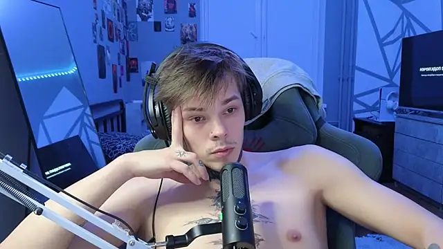 DENIS HERE online show from March 3, 2025, 8:32 pm