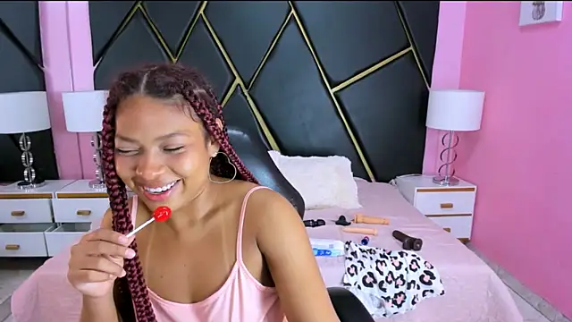 Snapshot of Naomi_Tylers chatting on October 25, 2025, 2:07 pm Naomi Tylers online show from October 25, 2025, 2:07 pm