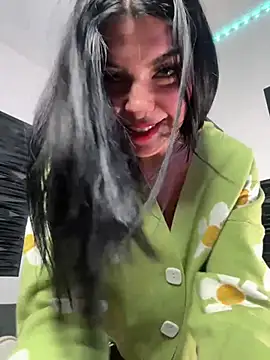 Snapshot of FoxyMx chatting on January 23, 2025, 2:33 am FoxyMx online show from January 23, 2025, 2:33 am