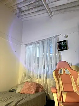 violet-333 online show from October 3, 2025, 9:38 pm