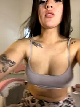 violet-333 online show from October 1, 2025, 1:37 pm