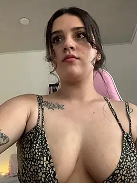 violet-333 online show from January 18, 2025, 7:48 pm