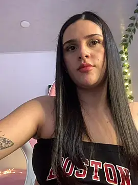 violet-333 online show from February 8, 2025, 6:11 pm