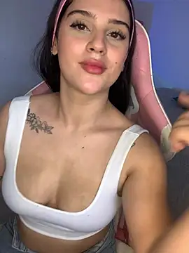 violet-333 online show from February 4, 2025, 7:22 pm