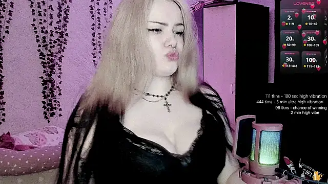 Snapshot of strawberry_elfcat chatting on June 21, 2026, 9:53 pm strawberry elfcat online show from June 21, 2026, 9:53 pm