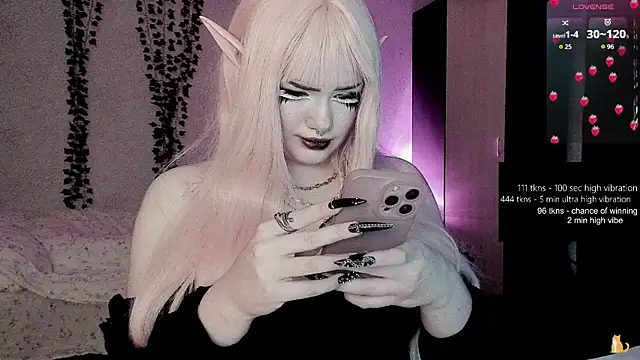 Snapshot of strawberry_elfcat chatting on May 29, 2026, 1:33 am strawberry elfcat online show from May 29, 2026, 1:33 am