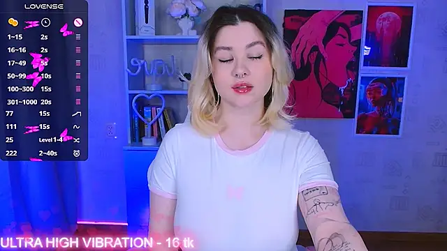 Snapshot of cutie_mili chatting on March 15, 2025, 5:52 am cutie mili online show from March 15, 2025, 5:52 am