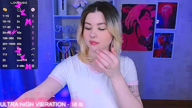 Snapshot of cutie_mili chatting on March 15, 2025, 11:19 am cutie mili online show from March 15, 2025, 11:19 am