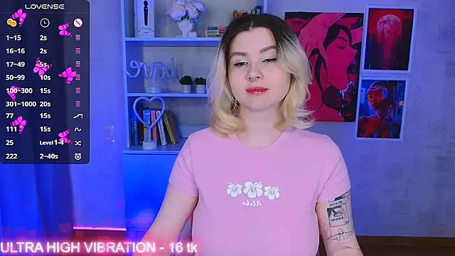 Snapshot of cutie_mili chatting on March 11, 2025, 6:19 am cutie mili online show from March 11, 2025, 6:19 am