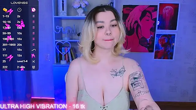 Snapshot of cutie_mili chatting on March 17, 2025, 11:10 am cutie mili online show from March 17, 2025, 11:10 am