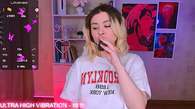 Snapshot of cutie_mili chatting on March 21, 2025, 9:45 am cutie mili online show from March 21, 2025, 9:45 am