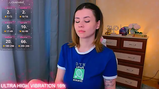 Snapshot of cutie_mili chatting on September 18, 2025, 7:33 am cutie mili online show from September 18, 2025, 7:33 am