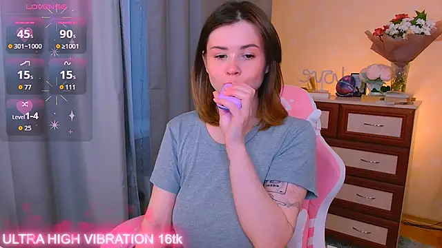 Snapshot of cutie_mili chatting on October 15, 2025, 8:33 am cutie mili online show from October 15, 2025, 8:33 am