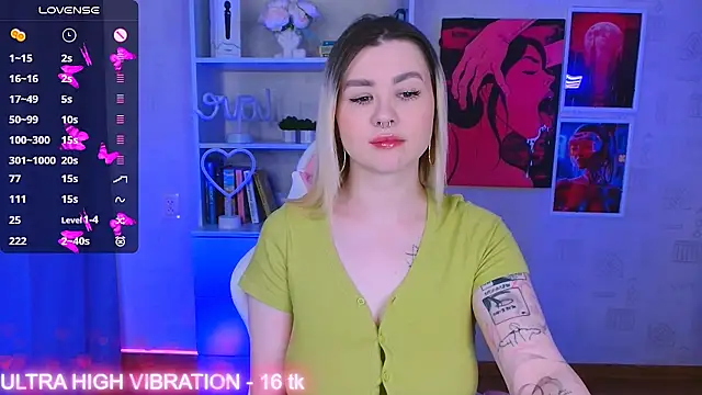 Snapshot of cutie_mili chatting on March 18, 2025, 8:06 am cutie mili online show from March 18, 2025, 8:06 am