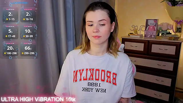 Snapshot of cutie_mili chatting on October 25, 2025, 8:24 am cutie mili online show from October 25, 2025, 8:24 am