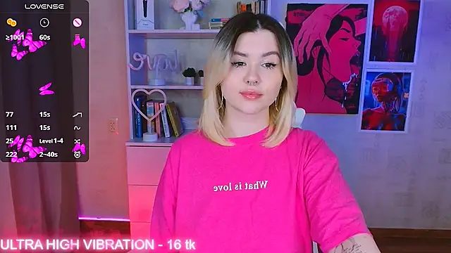 Snapshot of cutie_mili chatting on March 7, 2025, 11:07 am cutie mili online show from March 7, 2025, 11:07 am