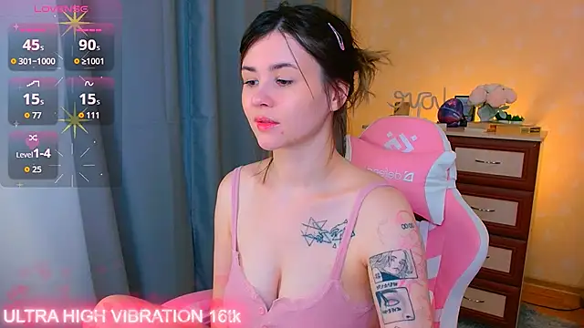 Snapshot of cutie_mili chatting on September 24, 2025, 7:04 am cutie mili online show from September 24, 2025, 7:04 am