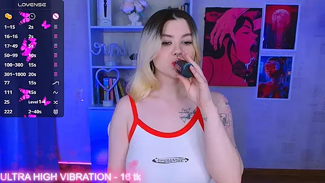 Snapshot of cutie_mili chatting on March 13, 2025, 10:05 am cutie mili online show from March 13, 2025, 10:05 am