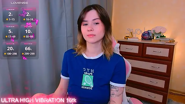 Snapshot of cutie_mili chatting on October 17, 2025, 8:28 am cutie mili online show from October 17, 2025, 8:28 am