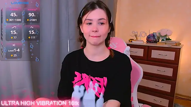 Snapshot of cutie_mili chatting on October 19, 2025, 7:11 am cutie mili online show from October 19, 2025, 7:11 am