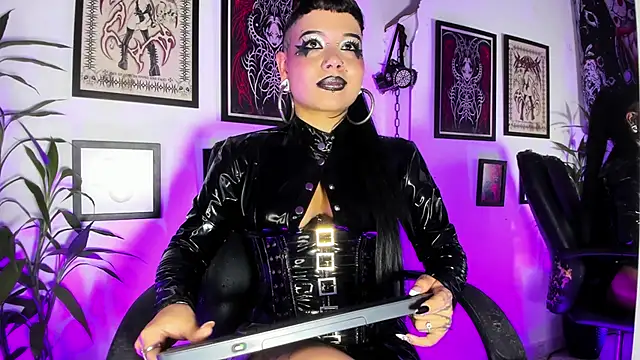 irregular fetish  online show from May 27, 2026, 2:08 am
