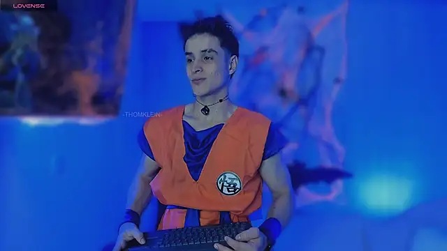 Snapshot of thomklein chatting on October 28, 2025, 7:35 pm thomklein online show from October 28, 2025, 7:35 pm