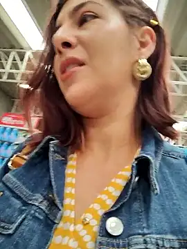 Snapshot of scarlett_moore chatting on November 17, 2025, 2:21 pm scarlett moore online show from November 17, 2025, 2:21 pm