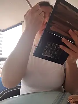 Snapshot of scarlett_moore chatting on October 13, 2025, 1:23 pm scarlett moore online show from October 13, 2025, 1:23 pm