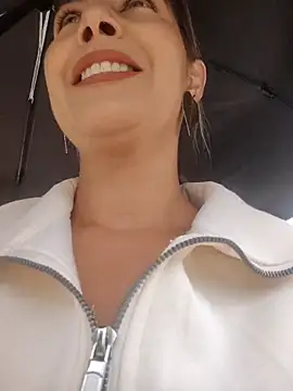 scarlett moore online show from April 19, 2026, 6:10 pm