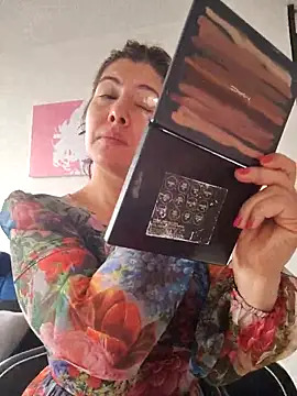 Snapshot of scarlett_moore chatting on October 3, 2025, 1:12 pm scarlett moore online show from October 3, 2025, 1:12 pm