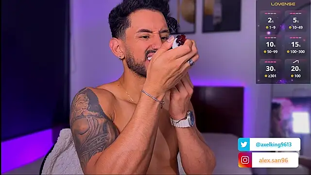 AxelKing1326 online show from November 26, 2025, 10:21 pm