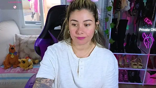 Snapshot of Tawny_cox chatting on March 19, 2025, 1:40 pm Tawny cox online show from March 19, 2025, 1:40 pm