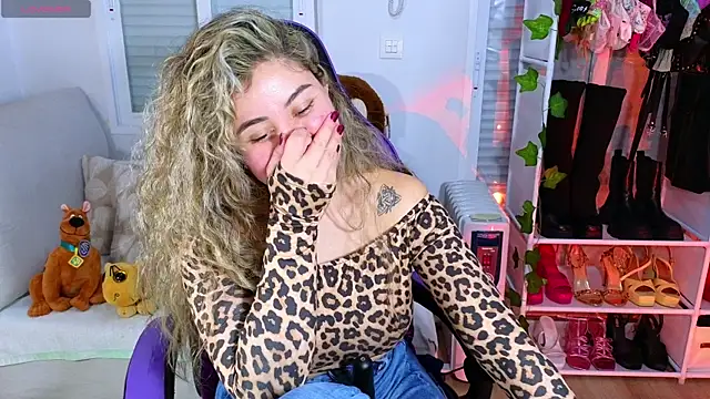 Snapshot of Tawny_cox chatting on February 27, 2025, 4:32 pm Tawny cox online show from February 27, 2025, 4:32 pm