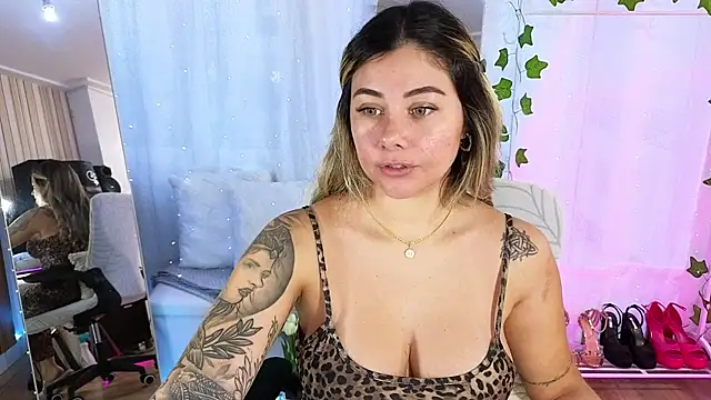 Snapshot of Tawny_cox chatting on November 16, 2025, 9:47 am Tawny cox online show from November 16, 2025, 9:47 am