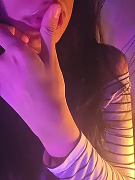 Snapshot of aloneathome chatting on December 4, 2025, 6:07 pm aloneathome online show from December 4, 2025, 6:07 pm