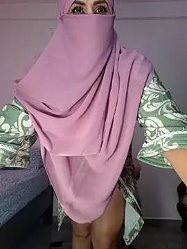 amiraferraz online show from November 2, 2025, 4:12 pm