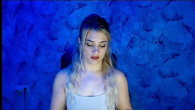 Snapshot of nika_gold1 chatting on November 11, 2025, 7:30 pm nika gold1 online show from November 11, 2025, 7:30 pm