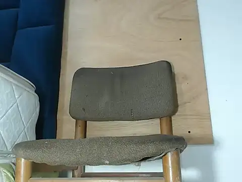 Thomson-black1 online show from April 14, 2026, 7:30 pm