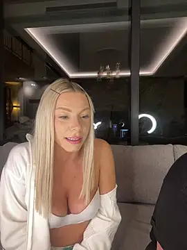 SexOnMyLvL online show from April 15, 2026, 8:20 pm