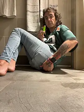 lookin4excitement23 online show from September 27, 2025, 10:54 am