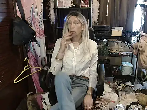 Snapshot of Ombeline1 chatting on November 27, 2025, 12:27 pm Ombeline1 online show from November 27, 2025, 12:27 pm