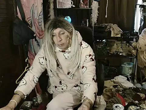 Snapshot of Ombeline1 chatting on November 25, 2025, 1:00 pm Ombeline1 online show from November 25, 2025, 1:00 pm