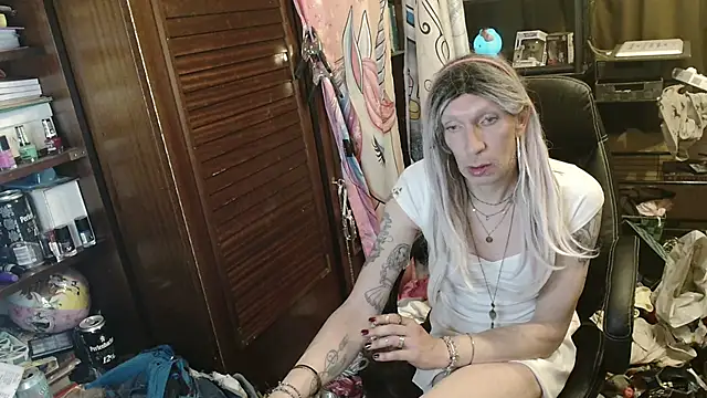 Ombeline1 online show from April 19, 2026, 10:12 pm