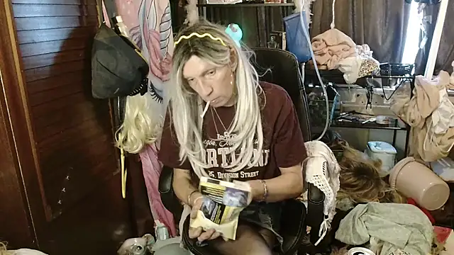 Snapshot of Ombeline1 chatting on December 4, 2025, 12:26 pm Ombeline1 online show from December 4, 2025, 12:26 pm